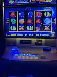 Pengguna membaca syarat bonus secara cermat